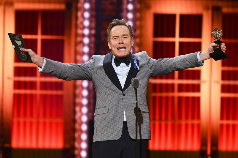 Bryan Cranston se recupera de COVID-19, dona plasma