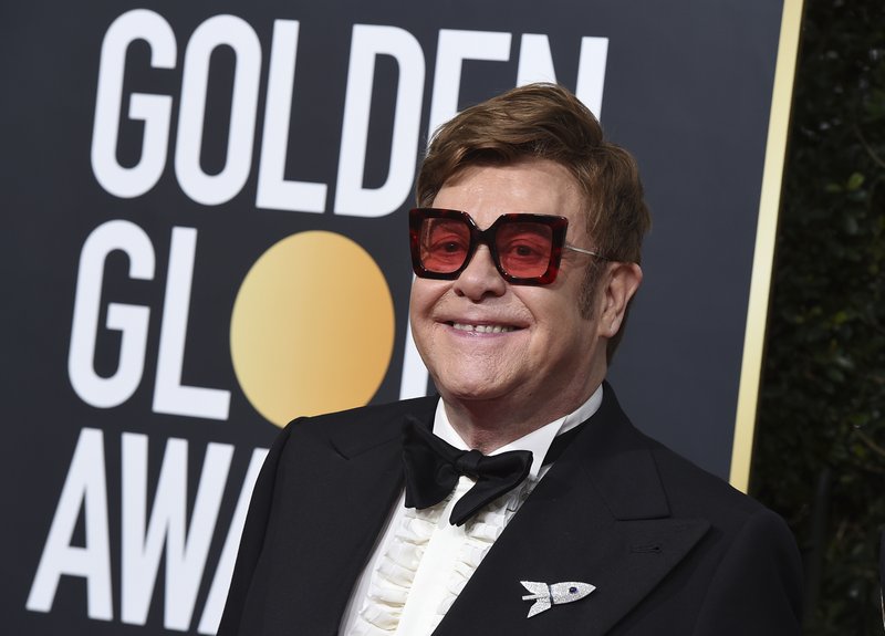 Elton John acorta concierto en Nueva Zelanda por neumonía