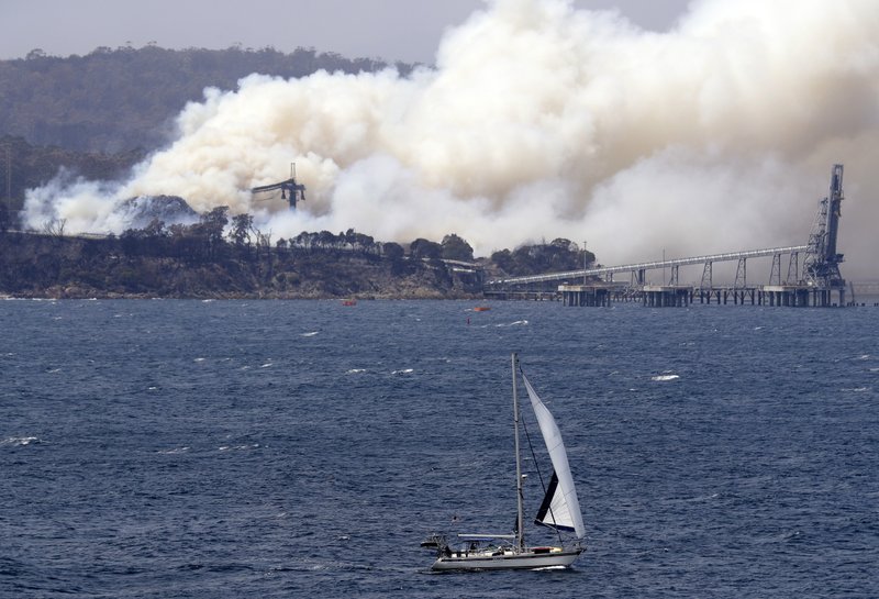 Australianos dejan sus casas ante nueva alerta por incendios