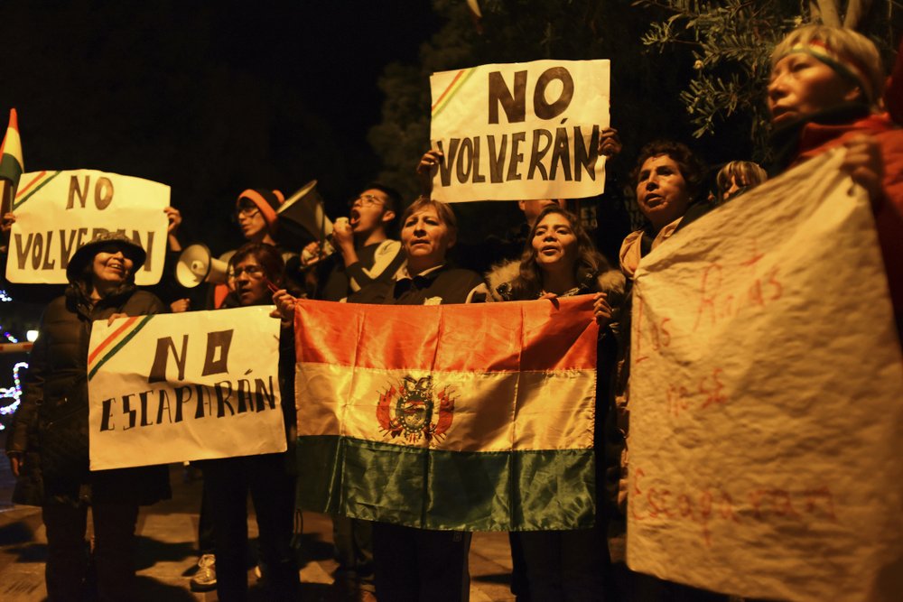 Bolivia informa salida de españoles implicados en escándalo