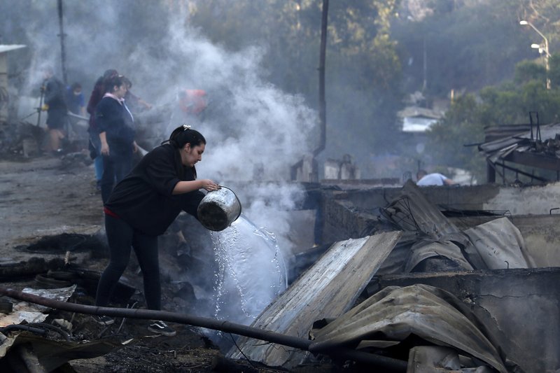 Chile: Incendio forestal arrasa con cerca de 200 viviendas