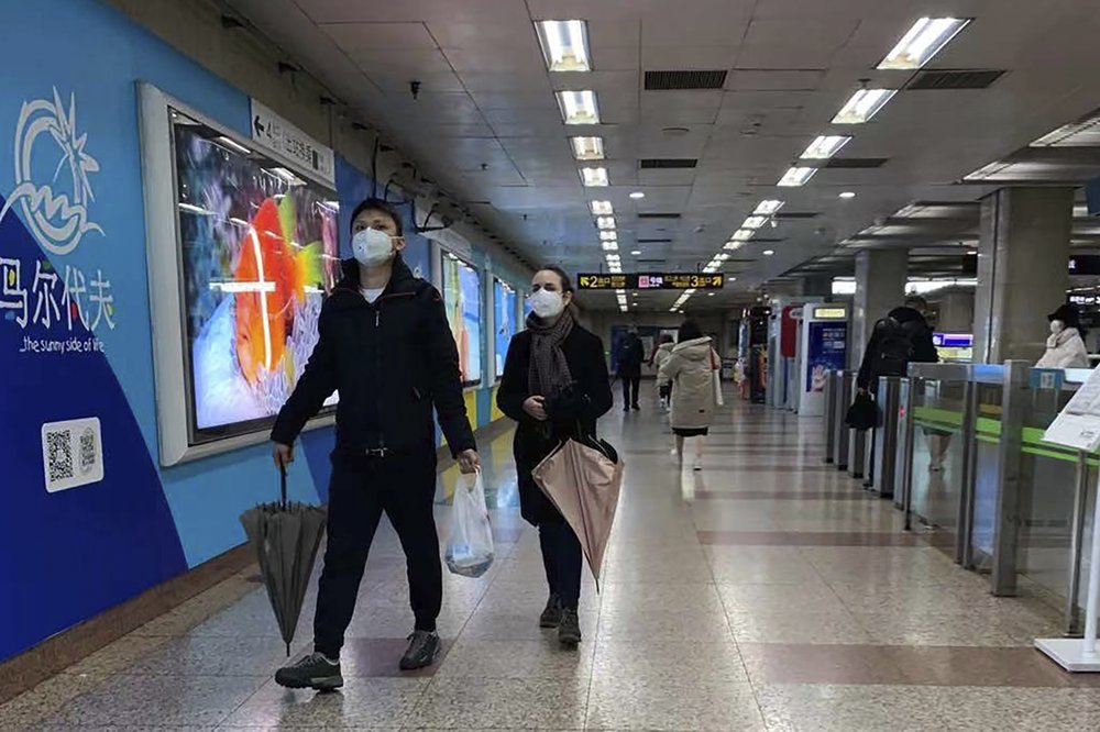 China extiende vacaciones al aumentar las muertes por virus