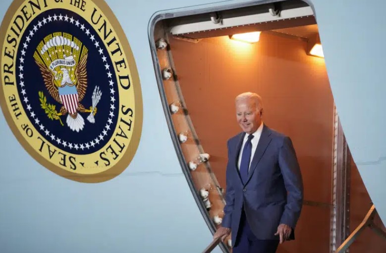 Biden Celebrara