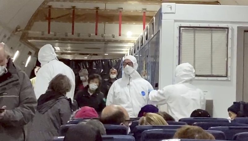 Evacuados del crucero inician una nueva cuarentena en EEUU