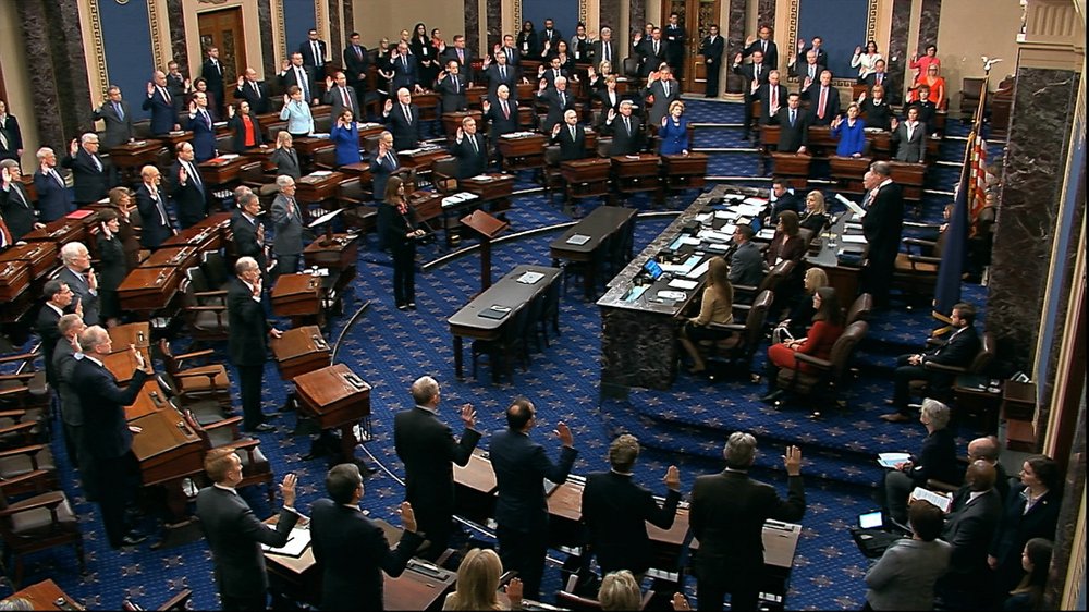 Senado jura “justicia imparcial” en juicio político a Trump